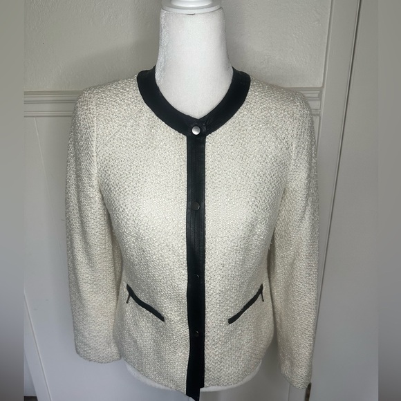 Talbots Cream Blazer with Black Trim Elegant Design size 2P - Picture 1 of 9